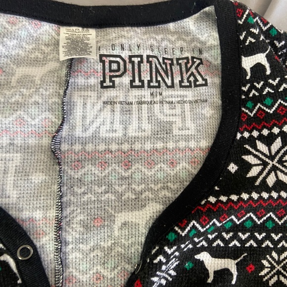 VS PINK CHRISTMAS ONESIE - MEDIUM - Picture 4 of 6
